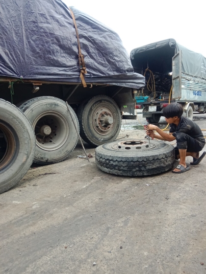 Lốp xe Bến Lức